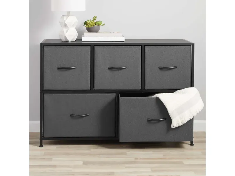 000000000075377957-UN-04