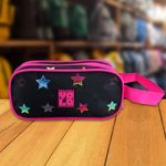Cartuchera-juvenil-Yolo-color-negro-con-estampados-de-colores-4-94340