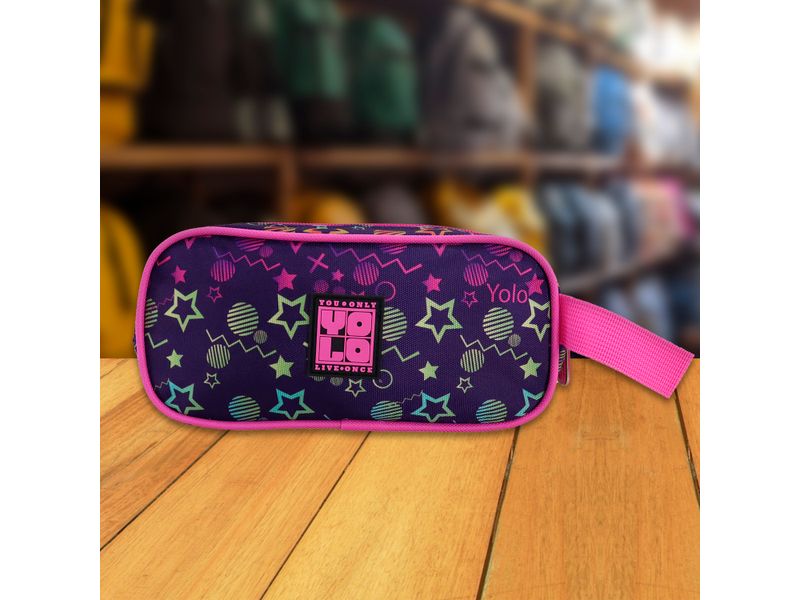 Cartuchera-juvenil-Yolo-estampado-color-azul-4-94341