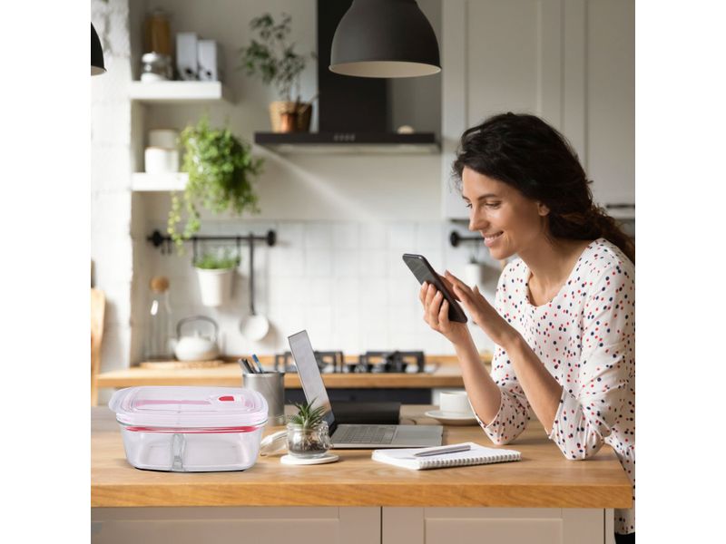 000000000070663592-UN-04