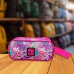 Cartuchera-juvenil-Yolo-estampado-color-fucsia-3-94339