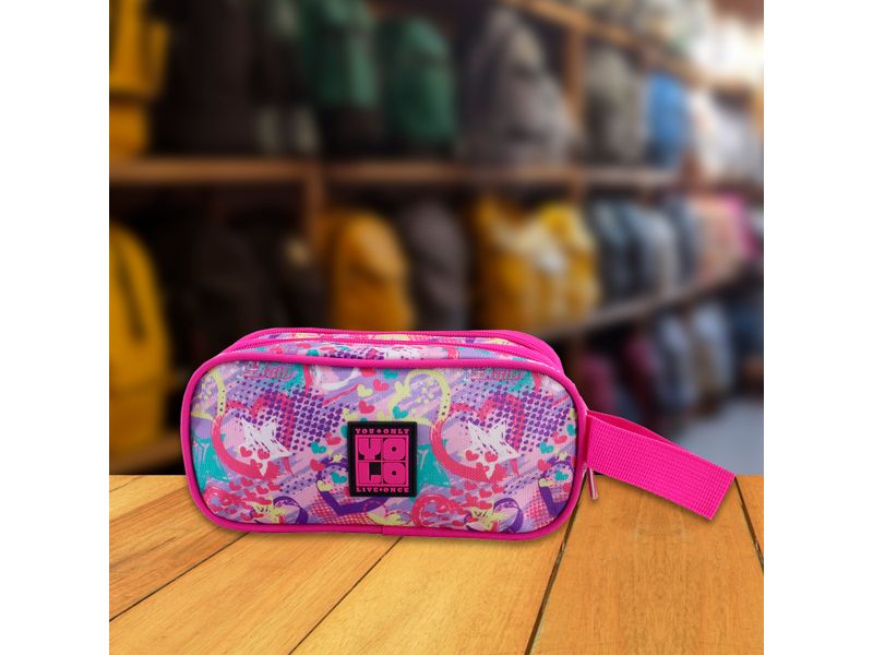 Cartuchera-juvenil-Yolo-estampado-color-fucsia-3-94339
