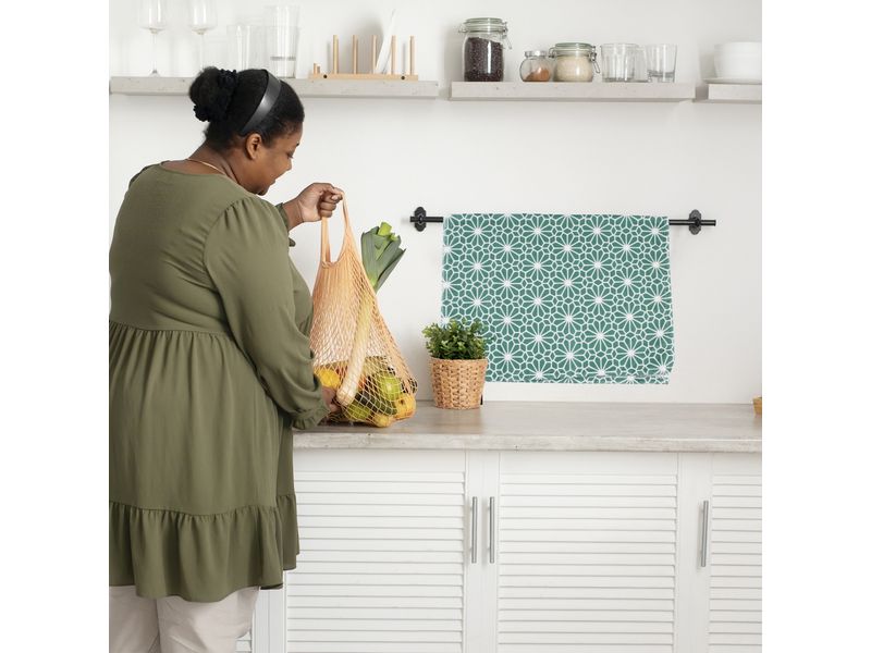 000000000075353928-UN-03